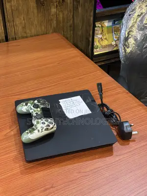 PlayStation 4 Slim 1 Pad+ 5 Games Installed
