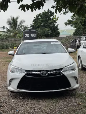 Toyota Camry LE 4dr Sedan (2.5L 4cyl 6A) 2016 White