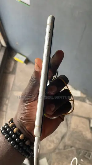 Apple iPhone XR 64 GB White