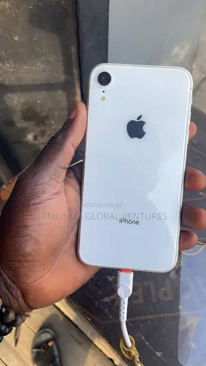 Apple iPhone XR 64 GB White