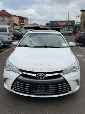 Toyota Camry XLE 4dr Sedan (2.5L 4cyl 6A) 2015 White