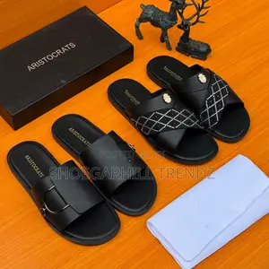 Men Crisscross and Covered Leather Palm Sandals