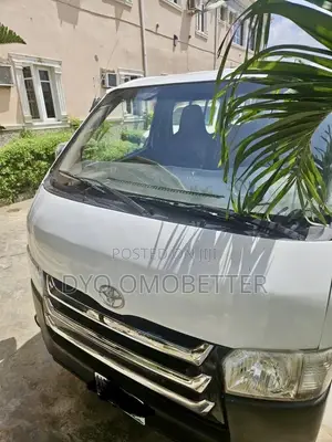 Toyota HiAce 2005 White
