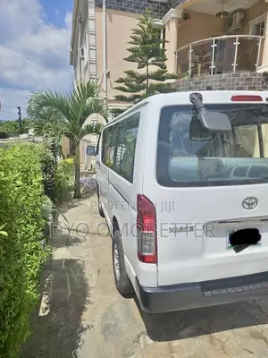 Toyota HiAce 2005 White