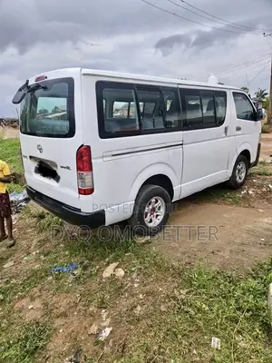 Toyota HiAce 2005 White