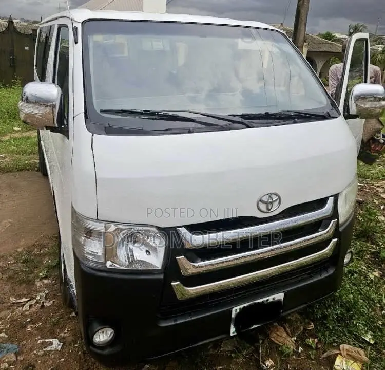 Toyota HiAce 2005 White
