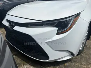 Toyota Corolla LE 2022 White