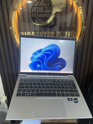 Laptop HP EliteBook 830 G9 16GB Intel Core i7 SSD 512GB