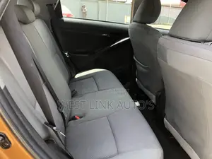 Toyota Matrix Hatchback FWD (1.8L 4cyl 5M) 2010 Gold