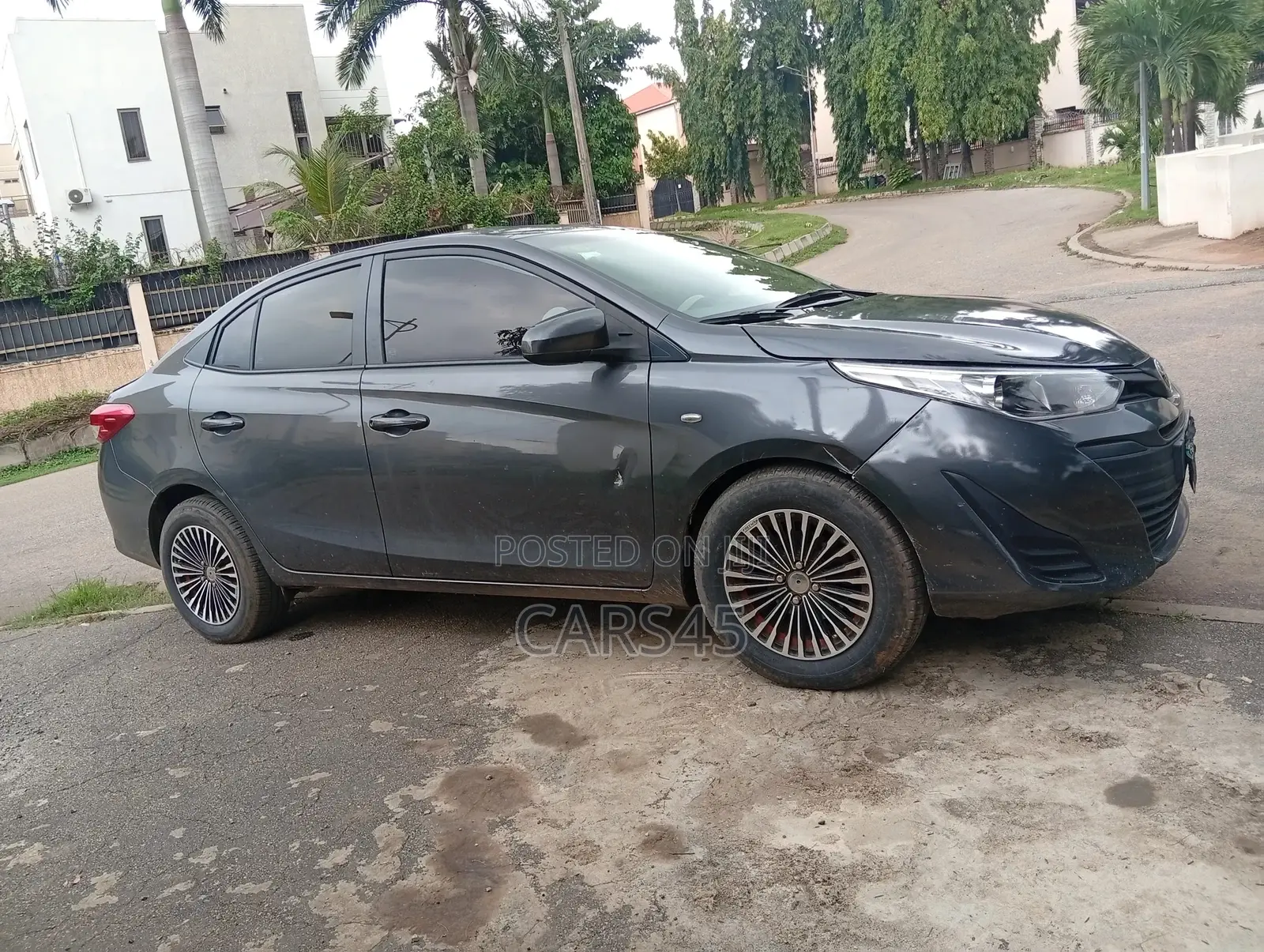 Toyota Yaris 2018 Gray