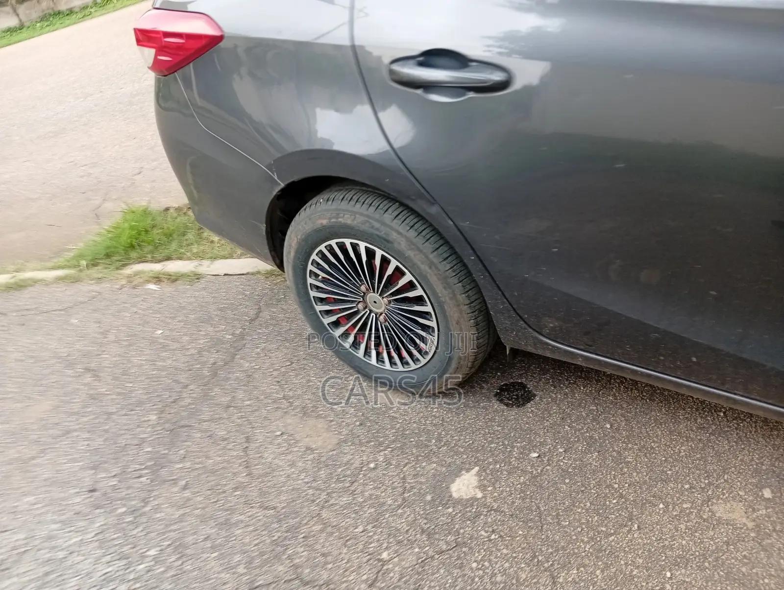 Toyota Yaris 2018 Gray