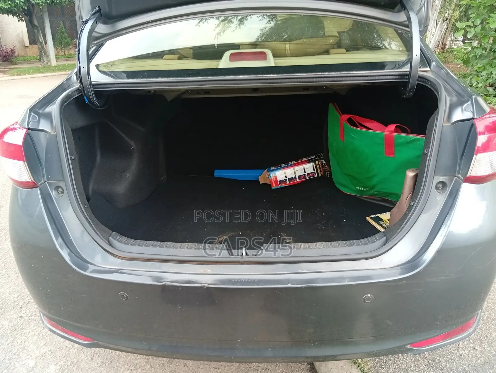 Toyota Yaris 2018 Gray