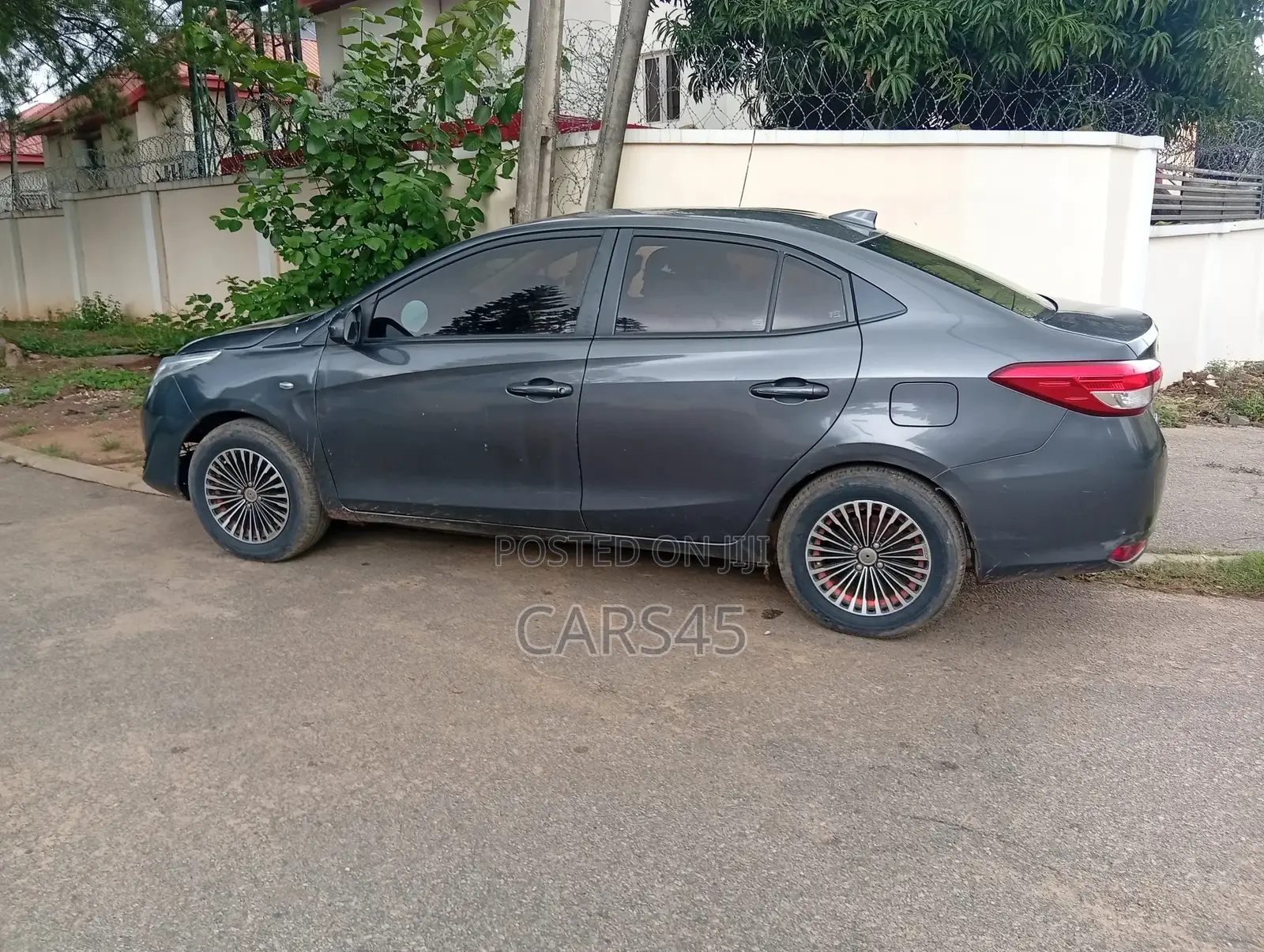 Toyota Yaris 2018 Gray