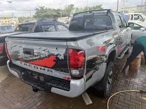 Toyota Tacoma 2019 Silver