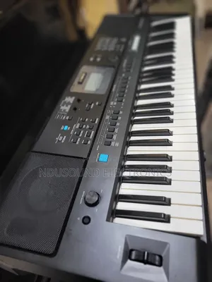 Yamaha PSR E473