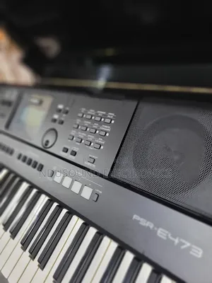 Yamaha PSR E473