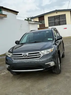 Toyota Highlander SE 2012 Gray