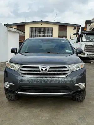 Toyota Highlander SE 2012 Gray
