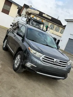 Toyota Highlander SE 2012 Gray