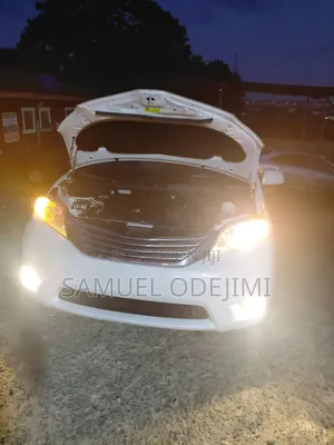 Toyota Sienna 2011 White