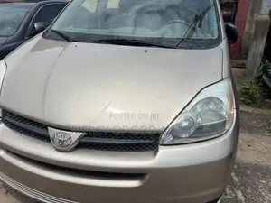 Toyota Sienna LE 2008