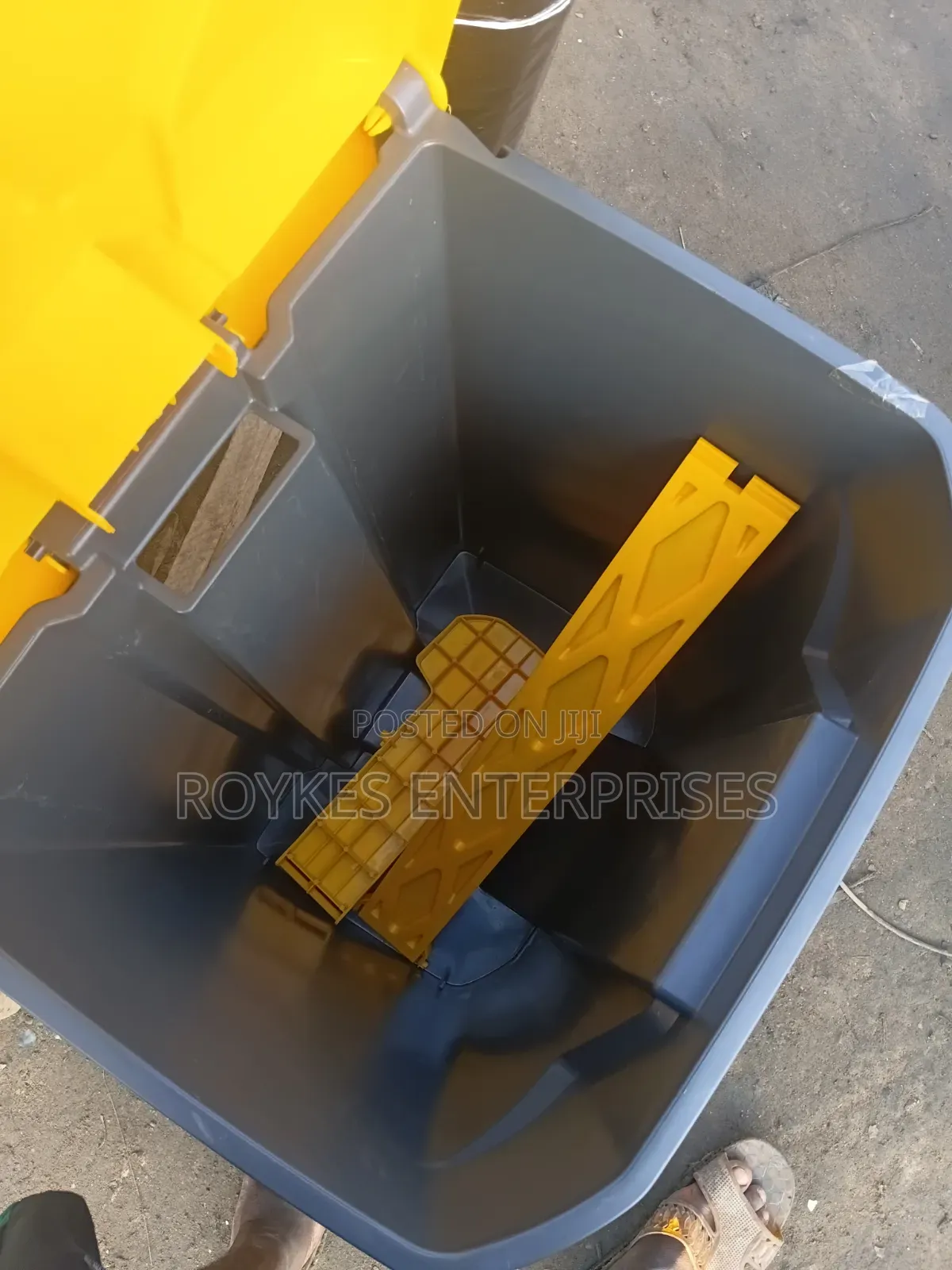 80 Liter Plastic Garbage Bin