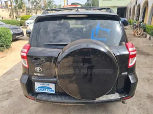 Toyota RAV4 LE AWD (2.5L 4cyl 6A) 2013 Black