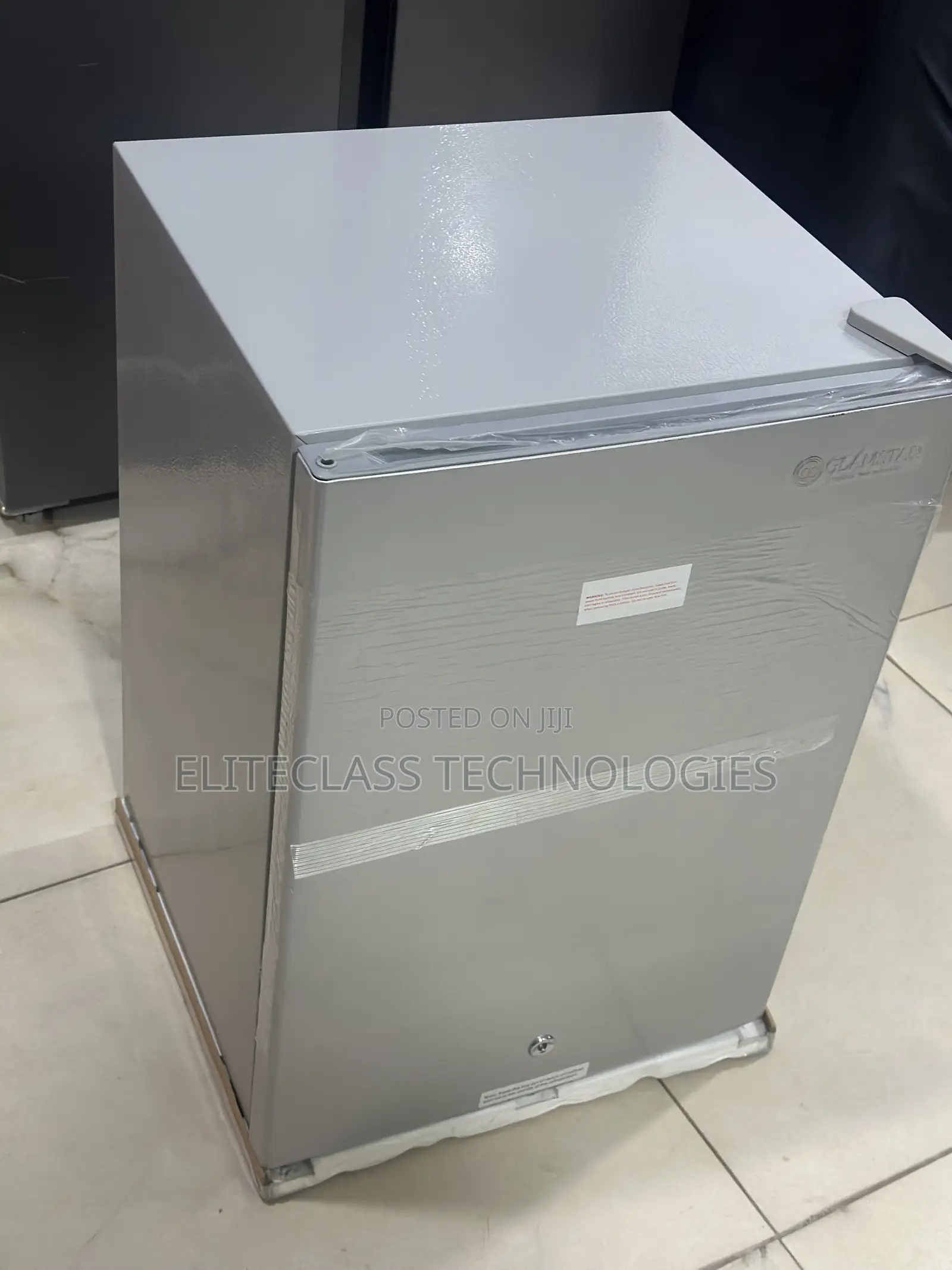 Glamstar Refrigerator Model GFR-90S-E