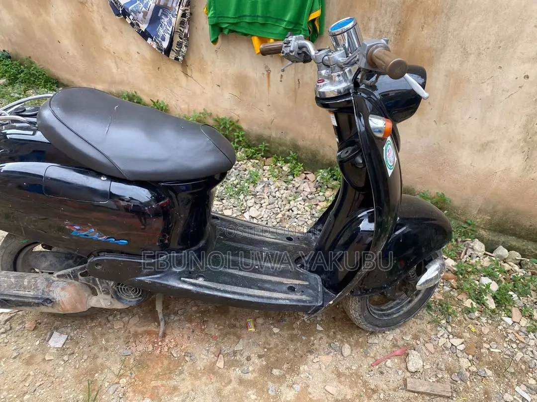 Yamaha 2012 Black