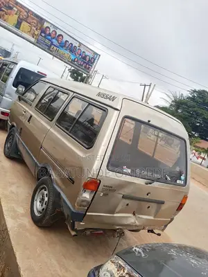 Nissan Vanette 1995 Brown
