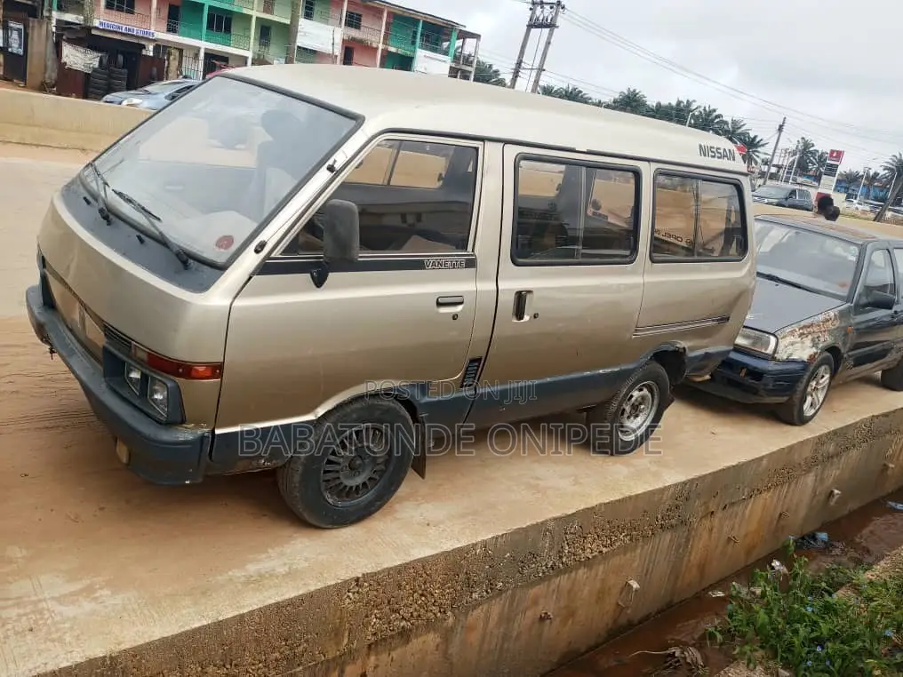 Nissan Vanette 1995 Brown