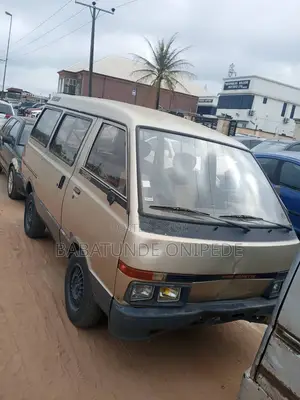 Nissan Vanette 1995 Brown