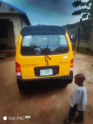 Suzuki APV Minibus 2010 Yellow