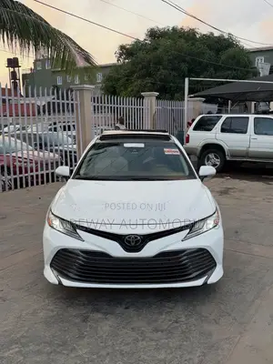 Toyota Camry 2018 White