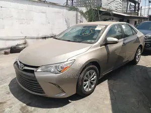 Toyota Camry 2017 Gold