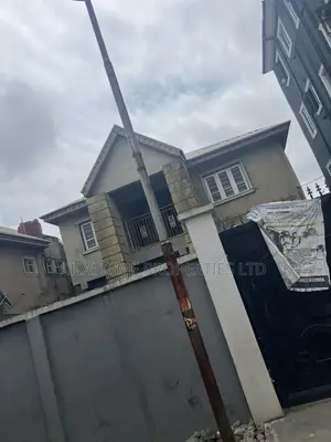 3bdrm Block of Flats in Surulere Lagos for sale