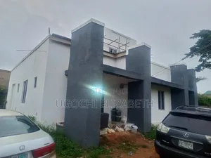 4bdrm Duplex in Oshimili North for sale