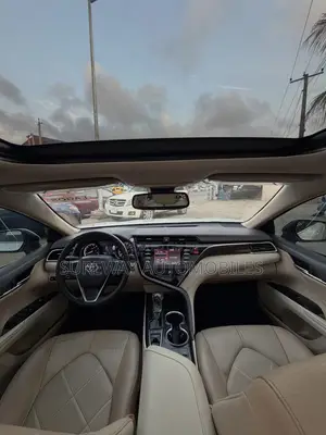 Toyota Camry 2018 White