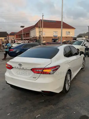 Toyota Camry 2018 White