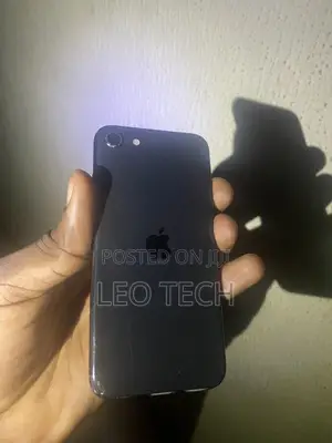 Apple iPhone SE (2022) 64 GB Black