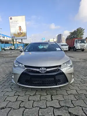 Toyota Camry SE 4dr Sedan (2.5L 4cyl 6A) 2015 Beige
