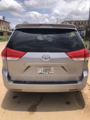 Toyota Sienna L FWD 7 Passenger 2013 Silver