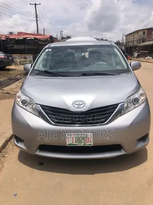 Toyota Sienna L FWD 7 Passenger 2013 Silver
