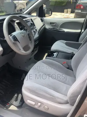 Toyota Sienna L FWD 7 Passenger 2013 Silver