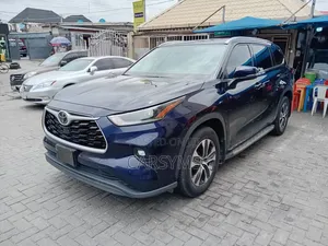 Toyota Highlander 2021 Blue