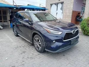 Toyota Highlander 2021 Blue