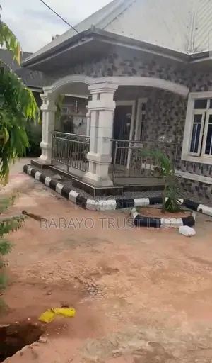 3bdrm Bungalow in Benin City for sale