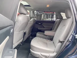 Toyota Highlander 2021 Blue