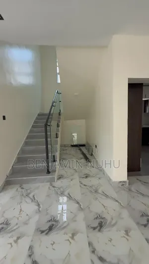 4bdrm Duplex in Orchid Road, Lafiaji for rent