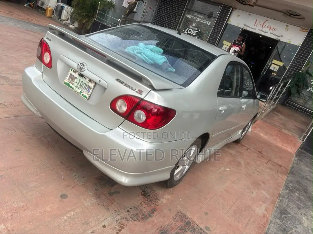 Toyota Corolla 2004 Silver